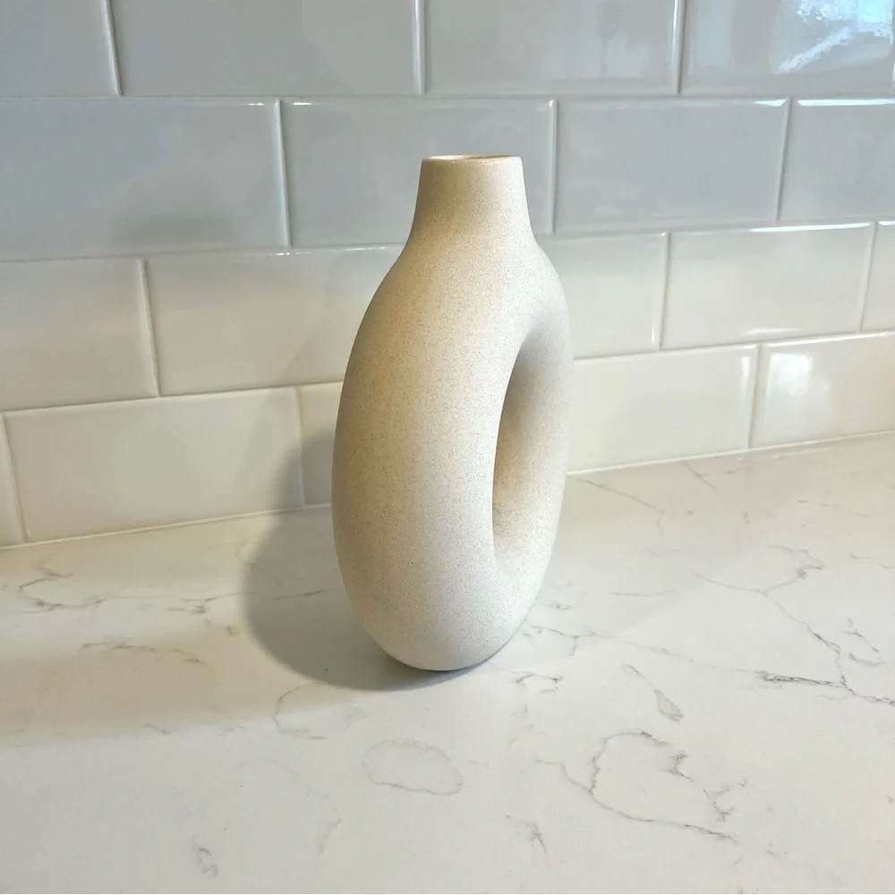 H&M Home Small 100% Ceramic Donut Vase Round Decorative Cream Light Beige